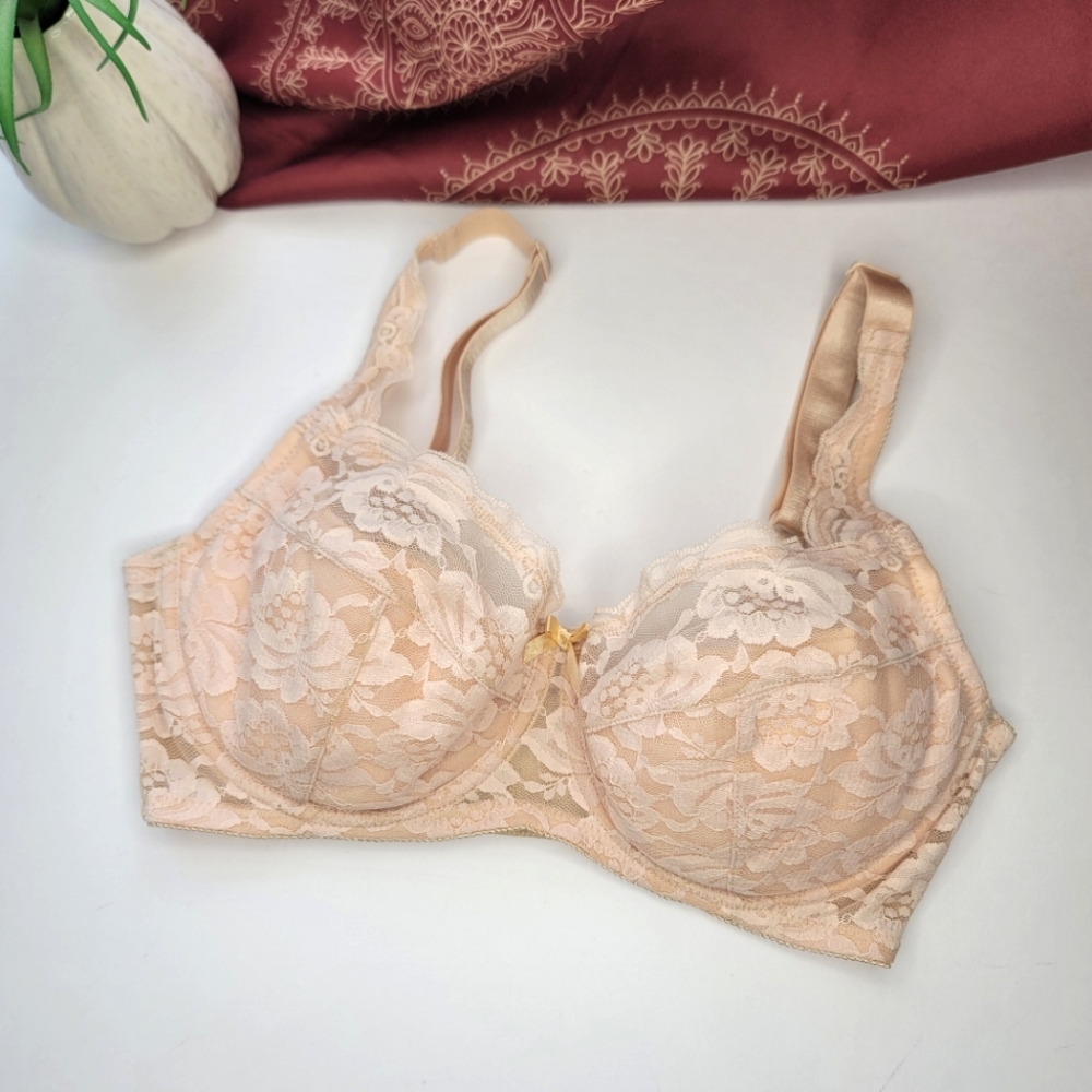 Frederick's of Hollywood Lace Bra Size 34DD Vintage Style 1610
